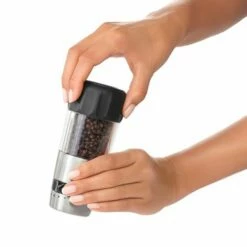 OXO Good Grips Salt & Pepper Grinder Set -HARTS OF STUR Sales 1141000V2UK OXO Good Grips Salt Pepper Grinder Set 3