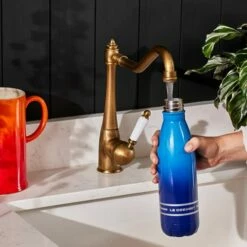 Le Creuset Azure Hydration Bottle 500ml -HARTS OF STUR Sales 41208502200000 Le Creuset Hydration Bottle Azure Blue 2
