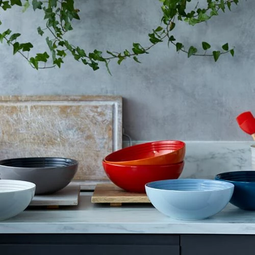 Le Creuset Cerise Stoneware 24cm Serving Bowl 7 Le Creuset Cerise Stoneware 24cm Serving Bowl - Image 5