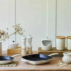 Le Creuset Meringue Stoneware Salt Pig -HARTS OF STUR Sales 80811107160005 Le Creuset Meringue Stoneware Salt Pig 4