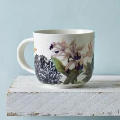 Royal Botanic Gardens Kew Bee Floral White Mug 290ml -HARTS OF STUR Sales 8520110 RBG Kew Bee Floral White Mug 2