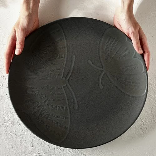 Royal Botanic Gardens Kew Living Jewels Charger Plate 32cm - Black 3 Royal Botanic Gardens Kew Living Jewels Charger Plate 32cm - Black
