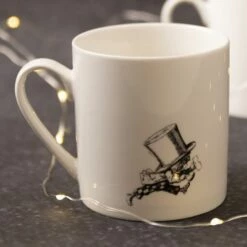 Alice In Wonderland Mad Hatter Mug -HARTS OF STUR Sales C000049 Victoria And Albert Alice In Wonderland Mad Hatter Can Mug 5
