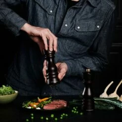 Cole & Mason London 18cm Chocolate Wood Salt Mill -HARTS OF STUR Sales H233078 Cole Mason London 18cm Chocolate Wood Salt Mill 4