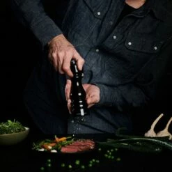 Cole & Mason London 18cm Black Gloss Salt Mill -HARTS OF STUR Sales H233096 Cole Mason London 18cm Black Gloss Salt Mill 3