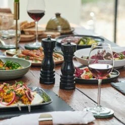 Cole & Mason London 18cm Black Gloss Salt Mill -HARTS OF STUR Sales H233096 Cole Mason London 18cm Black Gloss Salt Mill 4