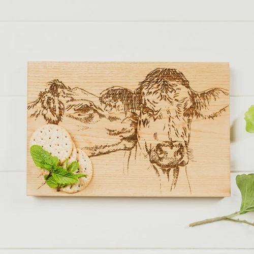 The Just Slate Company Kissing Cows 30cm Oak Serving Board 5 The Just Slate Company Kissing Cows 30cm Oak Serving Board - Image 3