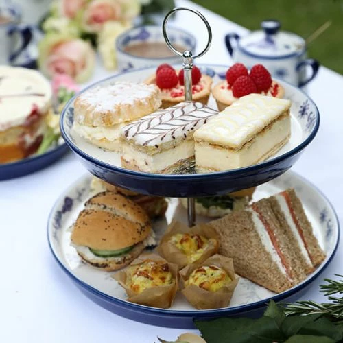 London Pottery Blue Rose Cake Stand 6 London Pottery Blue Rose Cake Stand - Image 4