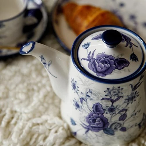 London Pottery Blue Rose 4 Cup Teapot 7 London Pottery Blue Rose 4 Cup Teapot - Image 5