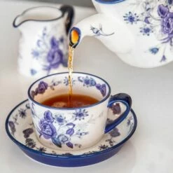 London Pottery Blue Rose 4 Cup Teapot 13 London Pottery Blue Rose 4 Cup Teapot -HARTS OF STUR Sales LPBRTPOT4BLU London Pottery Blue Rose 4 Cup Tea Pot Cornflower 5