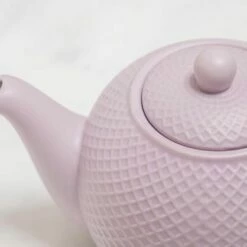 London Pottery Globe Dusty Lilac 4 Cup Textured Teapot 9 London Pottery Globe Dusty Lilac 4 Cup Textured Teapot -HARTS OF STUR Sales LPGLTPOT4TXPUR London Pottery Globe 4 Cup Teapot Textured Purple 2